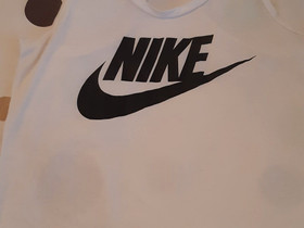 Nike treenitoppi, Kuntoilu ja fitness, Urheilu ja ulkoilu, Liminka, Tori.fi Nike treenitoppi, Kuntoilu ja fitness, Urheilu ja ulkoilu, Liminka, Tori.fi