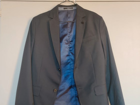 Tummansininen villaa, puvun takki, Hugo Boss, Lastenvaatteet ja kengät, Turku, Tori.fi Tummansininen villaa, puvun takki, Hugo Boss, Lastenvaatteet ja kengät, Turku, Tori.fi