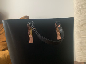 Ted Baker Jaceyy-käsilaukku, Laukut ja hatut, Asusteet ja kellot, Tampere, Tori.fi Ted Baker Jaceyy-käsilaukku, Laukut ja hatut, Asusteet ja kellot, Tampere, Tori.fi