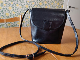 Musta vintage crossbody -laukkua, Laukut ja hatut, Asusteet ja kellot, Tampere, Tori.fi Musta vintage crossbody -laukkua, Laukut ja hatut, Asusteet ja kellot, Tampere, Tori.fi