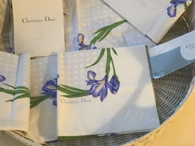 Christian Dior Iris tyynyliinasetti, 3 osaa, Matot ja tekstiilit, Sisustus ja huonekalut, Espoo, Tori.fi Christian Dior Iris tyynyliinasetti, 3 osaa, Matot ja tekstiilit, Sisustus ja huonekalut, Espoo, Tori.fi