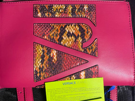 Versace Jeans crossbody, Laukut ja hatut, Asusteet ja kellot, Helsinki, Tori.fi Versace Jeans crossbody, Laukut ja hatut, Asusteet ja kellot, Helsinki, Tori.fi