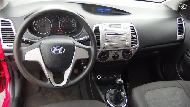 Hyundai i20 8