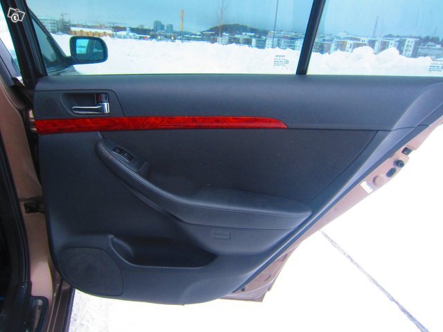 Toyota Avensis 12