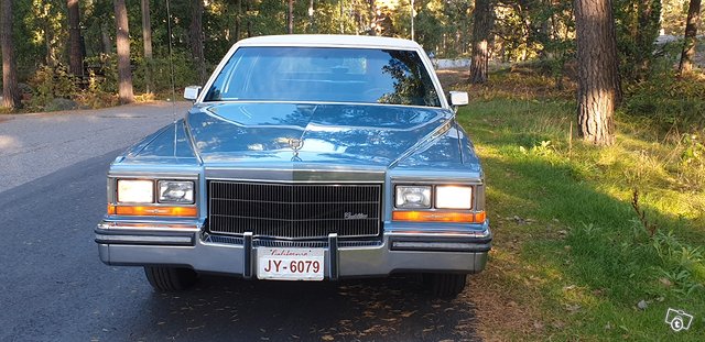 Cadillac Brougham 3