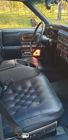 Cadillac Brougham 7
