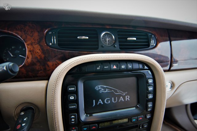 Jaguar XJ 10