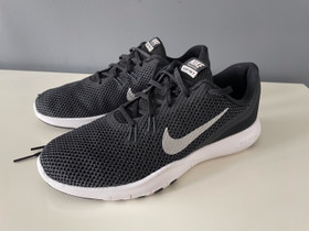 Nike treenikengät, Kuntoilu ja fitness, Urheilu ja ulkoilu, Oulu, Tori.fi Nike treenikengät, Kuntoilu ja fitness, Urheilu ja ulkoilu, Oulu, Tori.fi