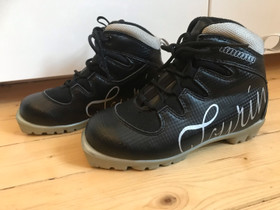 Karhu monot NNN 32, Hiihto, Urheilu ja ulkoilu, Helsinki, Tori.fi Karhu monot NNN 32, Hiihto, Urheilu ja ulkoilu, Helsinki, Tori.fi