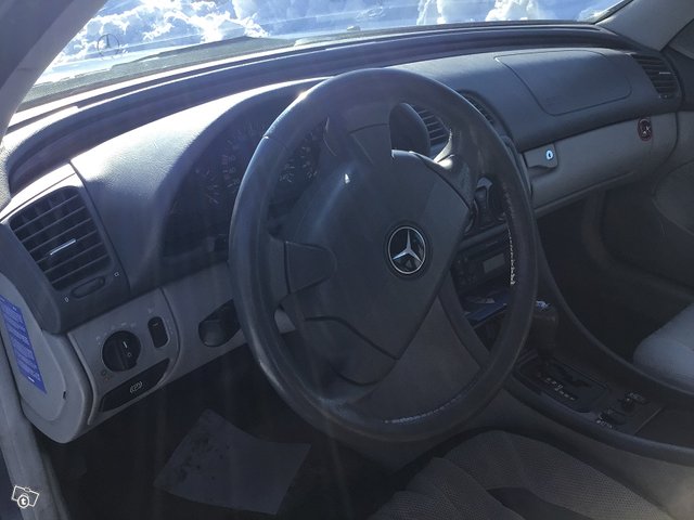 Mercedes-Benz 200 8