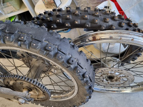 Yamaha dt 125 vanteet ja piikkirenkaat, Renkaat, Mototarvikkeet ja varaosat, Hollola, Tori.fi Yamaha dt 125 vanteet ja piikkirenkaat, Renkaat, Mototarvikkeet ja varaosat, Hollola, Tori.fi