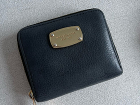 Michael Kors musta vetoketjullinen lompakko, Laukut ja hatut, Asusteet ja kellot, Hämeenlinna, Tori.fi Michael Kors musta vetoketjullinen lompakko, Laukut ja hatut, Asusteet ja kellot, Hämeenlinna, Tori.fi