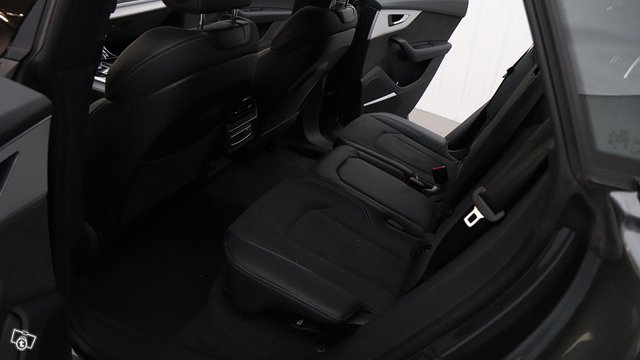 Audi Q8 13