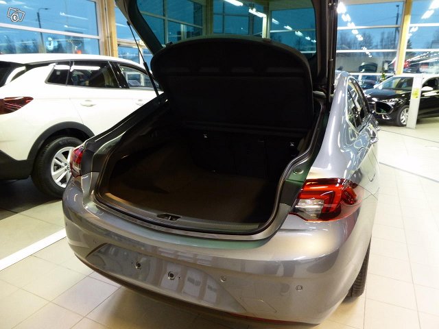 Opel INSIGNIA 8