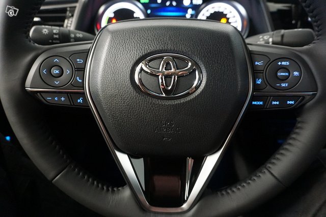 Toyota Camry 16