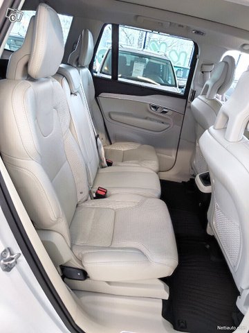 Volvo XC90 13
