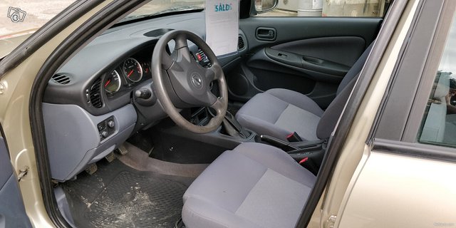 Nissan Almera 5