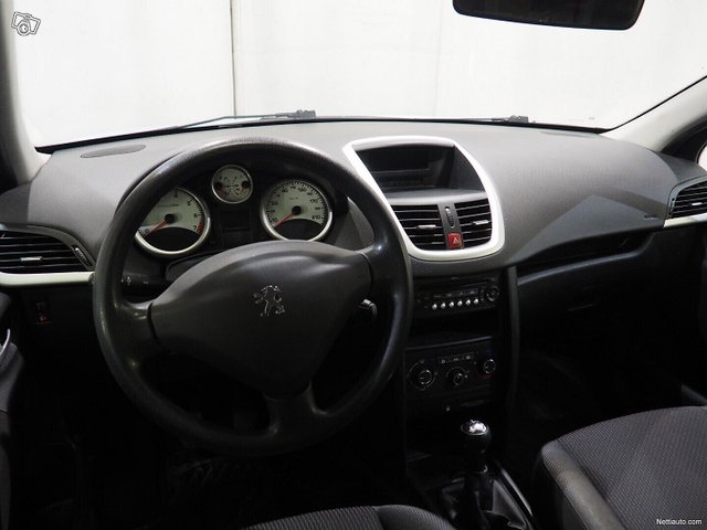 Peugeot 207 13