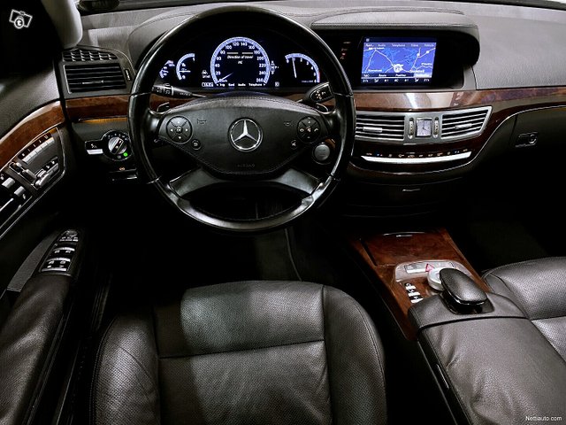 Mercedes-Benz S 9