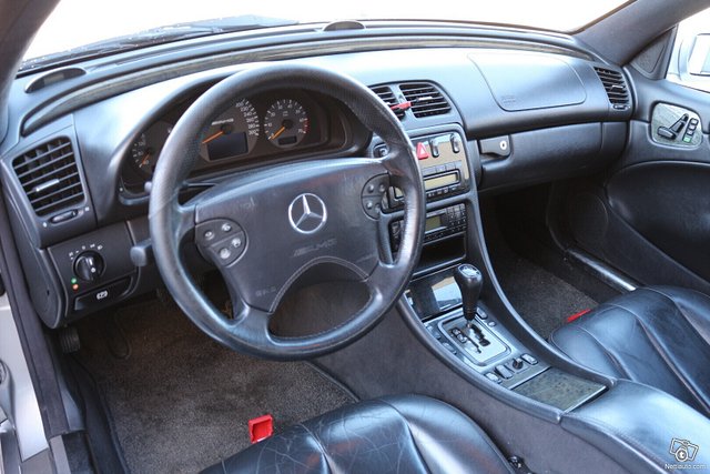 Mercedes-Benz CLK 55 AMG 6