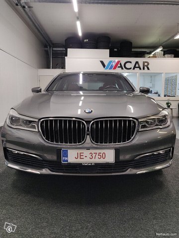BMW 750 2