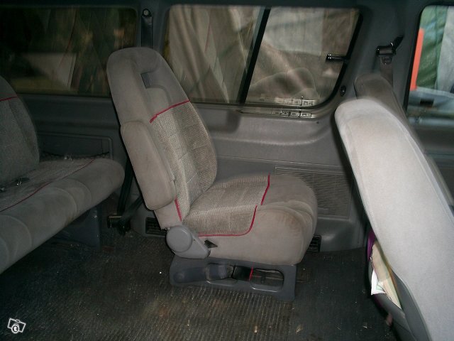 Ford Aerostar 8