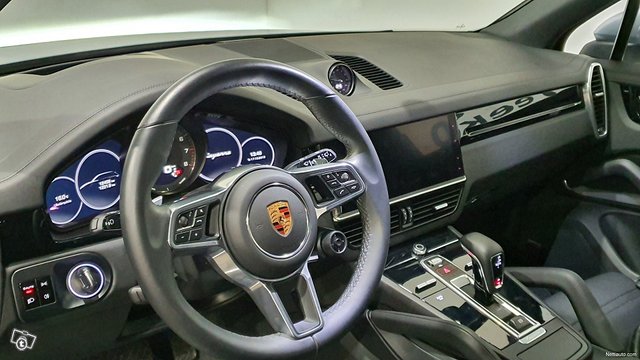 Porsche Cayenne 8