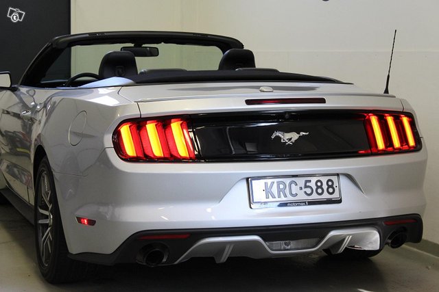 Ford Mustang 4