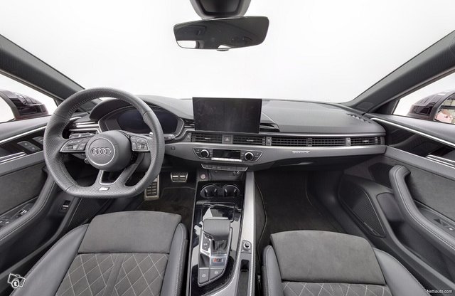 Audi RS4 7