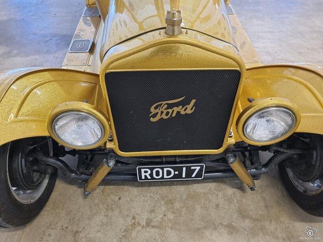 Ford Custom 15