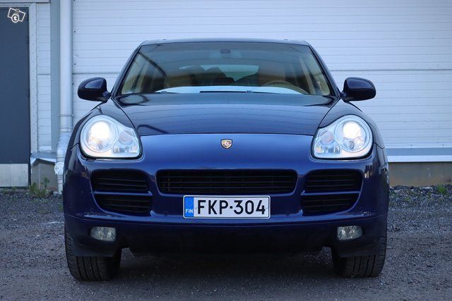 Porsche Cayenne 2