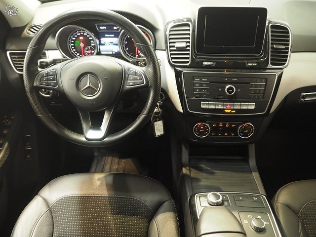 Mercedes-Benz GLE 9