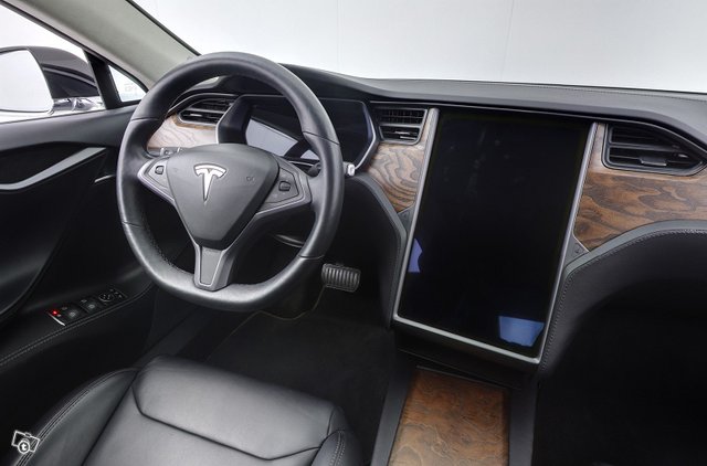 Tesla MODEL S 12