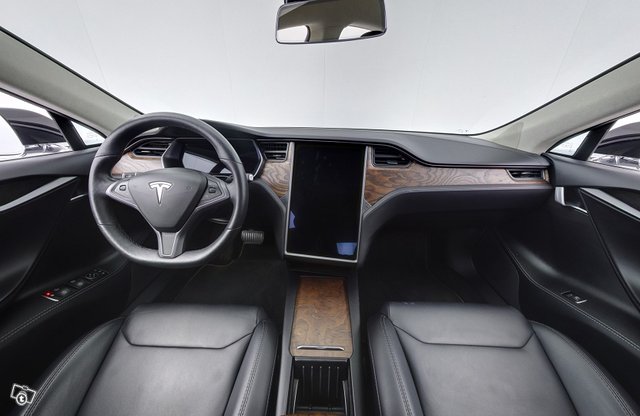 Tesla MODEL S 13