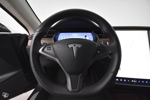 Tesla MODEL S 17