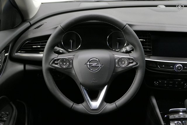 Opel INSIGNIA 11