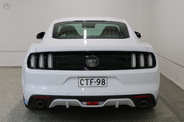 Ford Mustang 8