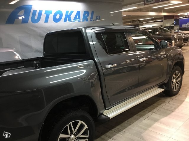 Toyota Hilux 2