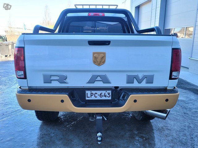 Dodge RAM 2500 9