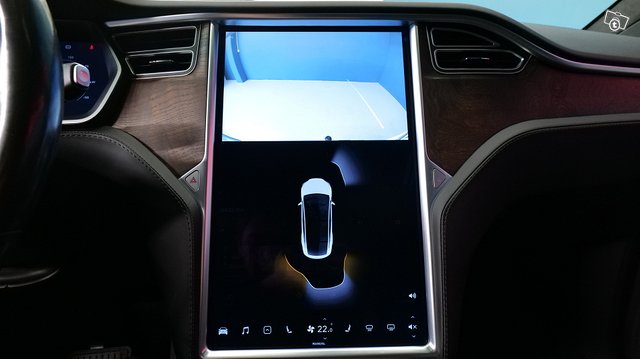 Tesla MODEL X 9