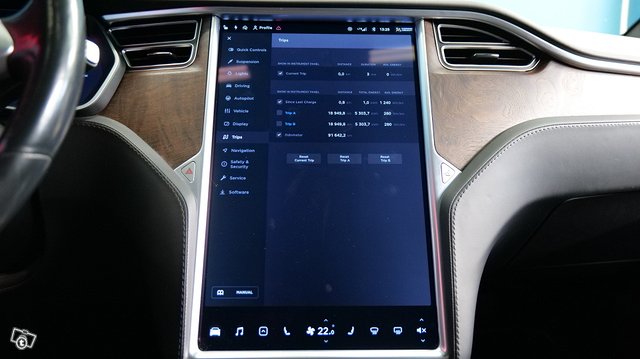 Tesla MODEL X 15