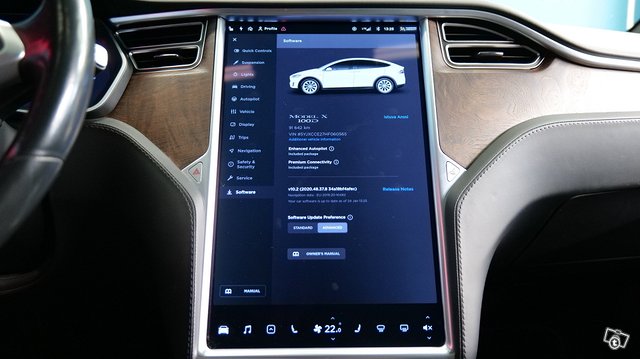 Tesla MODEL X 18