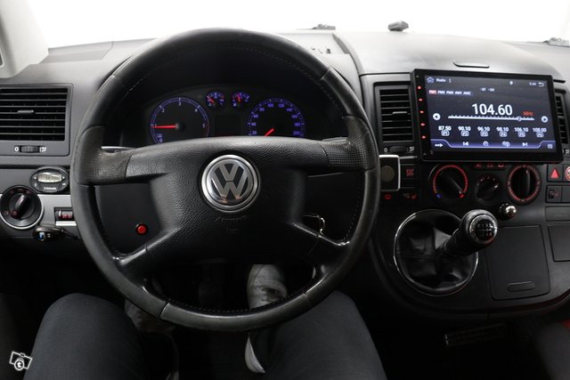 Volkswagen Multivan 14