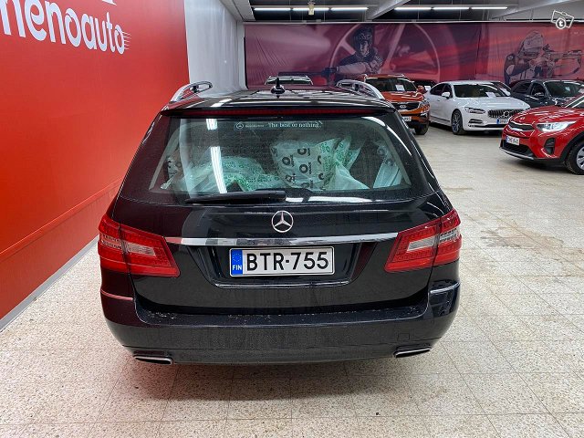 Mercedes-Benz E 8