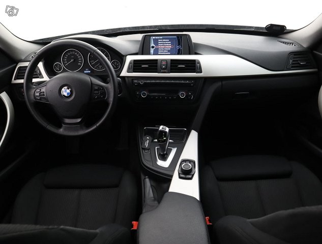 BMW 318 Gran Turismo 21