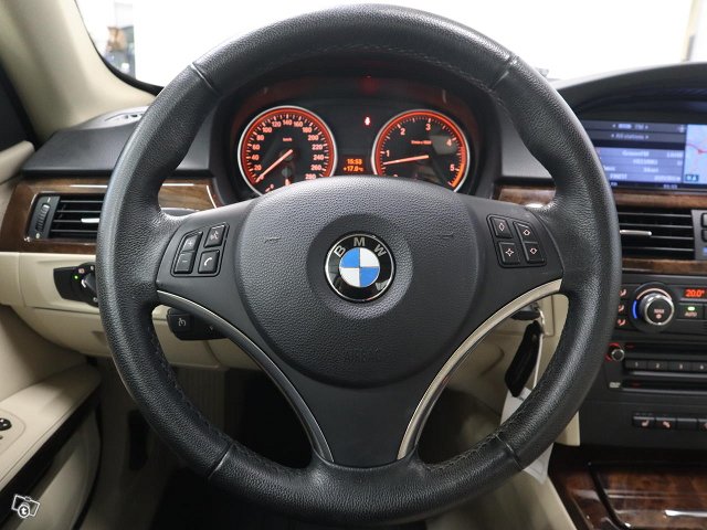 BMW 330 11