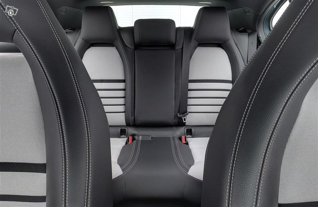 MERCEDES-BENZ A 12