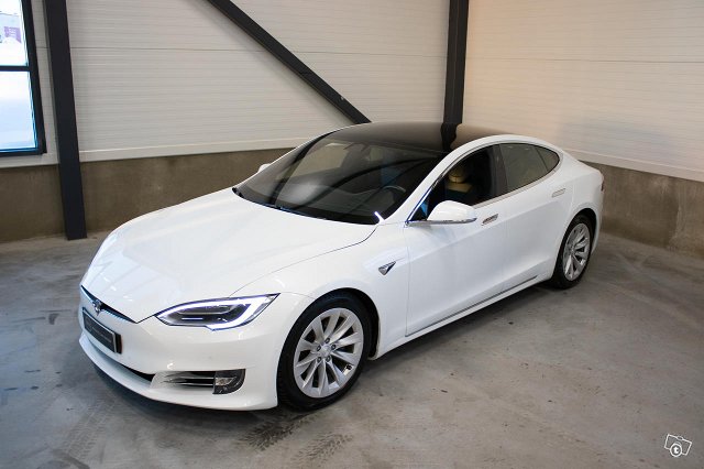 Tesla Model S 2