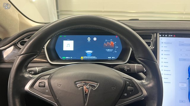 Tesla Model S 19