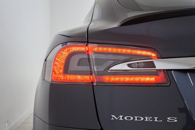 Tesla Model S 17